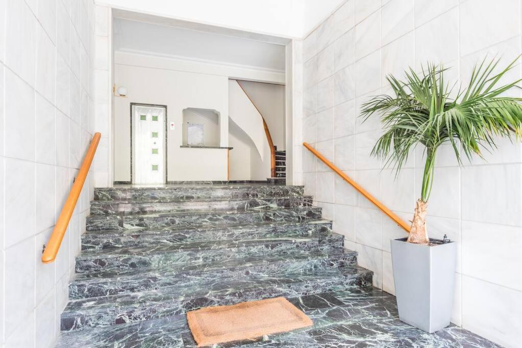 Modern Spacious Apt In アテネ エクステリア 写真