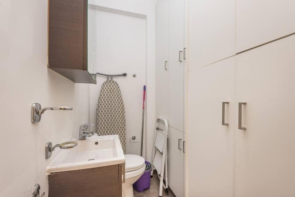 Modern Spacious Apt In アテネ エクステリア 写真
