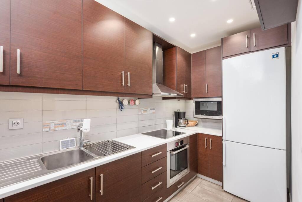 Modern Spacious Apt In アテネ エクステリア 写真